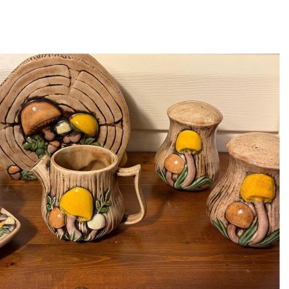 Vintage 1970s Arnel Merry Mushroom Ceramic Napkin Holder Shakers Creamer Set 4pc